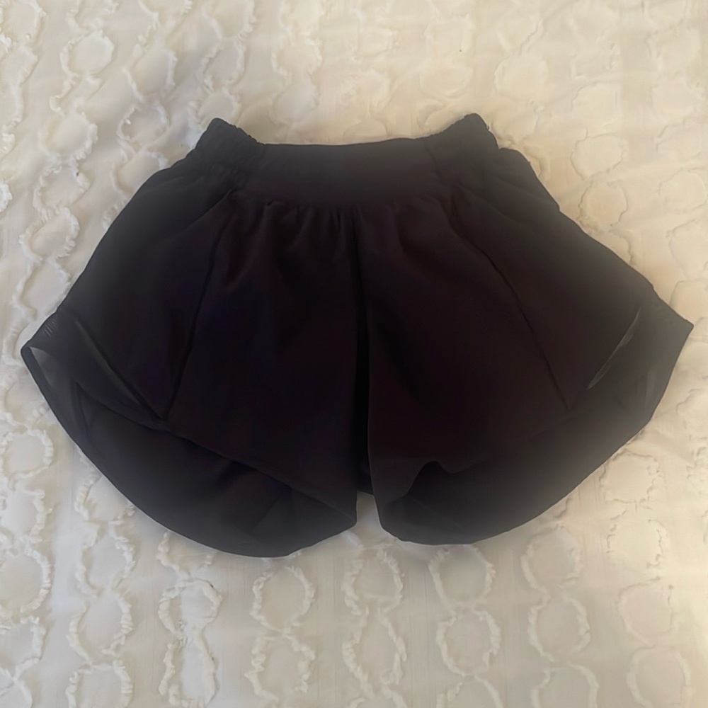 Lululemon Hotty Hot Shorts Low rise 4 inch